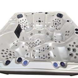 JACUZZI OGRODOWE WANNA SPA703A	BIAŁA PERŁA OBUDOWA CIEMNO-SZARE DREWNO 230x230 CM