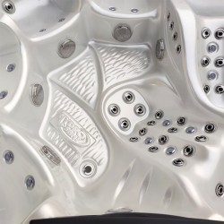 JACUZZI OGRODOWE WANNA SPA703A	BIAŁA PERŁA OBUDOWA CIEMNO-SZARE DREWNO 230x230 CM