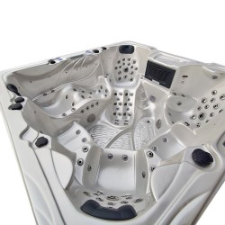JACUZZI OGRODOWE WANNA SPA703A	BIAŁA PERŁA OBUDOWA CIEMNO-SZARE DREWNO 230x230 CM