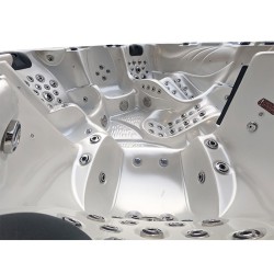 JACUZZI OGRODOWE WANNA SPA703A	BIAŁA PERŁA OBUDOWA CIEMNO-SZARE DREWNO 230x230 CM