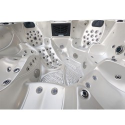 JACUZZI OGRODOWE WANNA SPA703A	BIAŁA PERŁA OBUDOWA CIEMNO-SZARE DREWNO 230x230 CM
