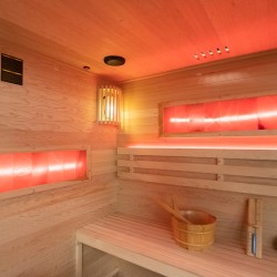 SAUNA FIŃSKA WYSOKOTEMPERATUROWA Z PIECEM LARK5/HARVIA 6KW 4-5 OSOBOWA 180x160 CM