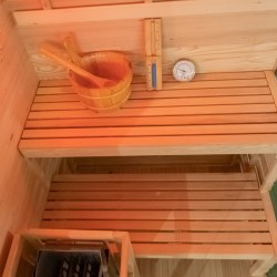 SAUNA FIŃSKA WYSOKOTEMPERATUROWA Z PIECEM LARK1-WD /HARVIA 3,5KW 1-2 OSOBOWA 120x120 CM