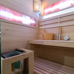 SAUNA FIŃSKA WYSOKOTEMPERATUROWA Z PIECEM LARK1-WD /HARVIA 3,5KW 1-2 OSOBOWA 120x120 CM