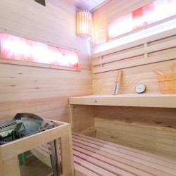 SAUNA FIŃSKA WYSOKOTEMPERATUROWA Z PIECEM LARK3-WD/HARVIA 4,5KW 3-4 OSOBOWA 140x150 CM