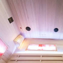 SAUNA FIŃSKA WYSOKOTEMPERATUROWA Z PIECEM LARK3-WD/HARVIA 4,5KW 3-4 OSOBOWA 140x150 CM