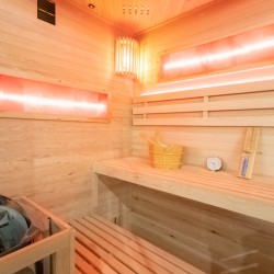 SAUNA FIŃSKA WYSOKOTEMPERATUROWA Z PIECEM LARK4-WD/HARVIA 6KW 4-5 OSOBOWA 150x150 CM