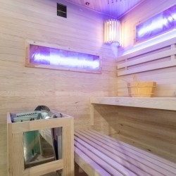 SAUNA FIŃSKA WYSOKOTEMPERATUROWA Z PIECEM LARK4-WD/HARVIA 6KW 4-5 OSOBOWA 150x150 CM
