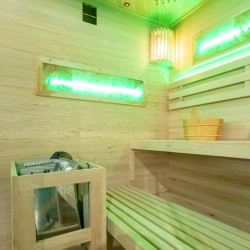 SAUNA FIŃSKA WYSOKOTEMPERATUROWA Z PIECEM LARK4-WD/HARVIA 6KW 4-5 OSOBOWA 150x150 CM
