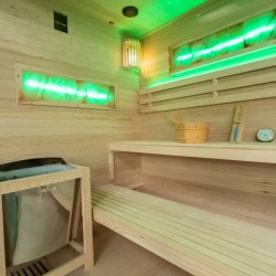 SAUNA FIŃSKA WYSOKOTEMPERATUROWA Z PIECEM LARK5-WD/HARVIA 6KW 4-5 OSOBOWA 180x160 CM