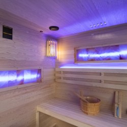 SAUNA FIŃSKA WYSOKOTEMPERATUROWA Z PIECEM LARK5-WD/HARVIA 6KW 4-5 OSOBOWA 180x160 CM