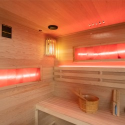 SAUNA FIŃSKA WYSOKOTEMPERATUROWA Z PIECEM LARK5-WD/HARVIA 6KW 4-5 OSOBOWA 180x160 CM
