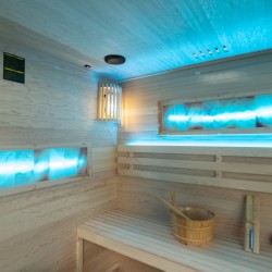 SAUNA FIŃSKA WYSOKOTEMPERATUROWA Z PIECEM LARK5-WD/HARVIA 6KW 4-5 OSOBOWA 180x160 CM