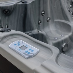 JACUZZI OGRODOWE WANNA SPA702 ODYSSEY OBUDOWA ANTRACYT 230x230 CM