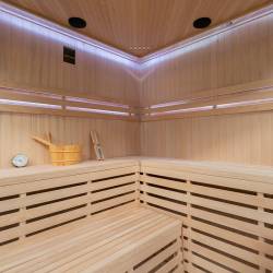 SAUNA FIŃSKA WYSOKOTEMPERATUROWA Z PIECEM OSLO6/HRAVIA 5-6 OSOBOWA 200x200 OSLO6