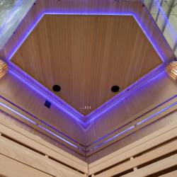 SAUNA FIŃSKA WYSOKOTEMPERATUROWA Z PIECEM OSLO6/HRAVIA 5-6 OSOBOWA 200x200 OSLO6