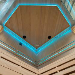 SAUNA FIŃSKA WYSOKOTEMPERATUROWA Z PIECEM OSLO6/HRAVIA 5-6 OSOBOWA 200x200 OSLO6