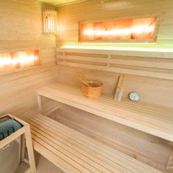SAUNA FIŃSKA WYSOKOTEMPERATUROWA Z PIECEM LARK5/HARVIA 6KW 4-5 OSOBOWA 180x160 CM LARK5