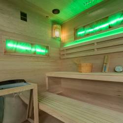 SAUNA FIŃSKA WYSOKOTEMPERATUROWA Z PIECEM LARK5/HARVIA 6KW 4-5 OSOBOWA 180x160 CM LARK5