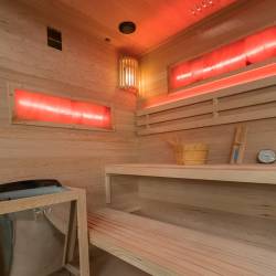 SAUNA FIŃSKA WYSOKOTEMPERATUROWA Z PIECEM LARK5/HARVIA 6KW 4-5 OSOBOWA 180x160 CM LARK5