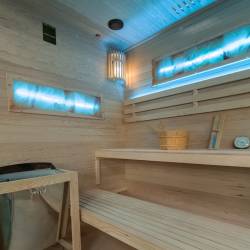 SAUNA FIŃSKA WYSOKOTEMPERATUROWA Z PIECEM LARK5/HARVIA 6KW 4-5 OSOBOWA 180x160 CM LARK5