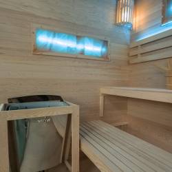 SAUNA FIŃSKA WYSOKOTEMPERATUROWA Z PIECEM LARK5/HARVIA 6KW 4-5 OSOBOWA 180x160 CM LARK5