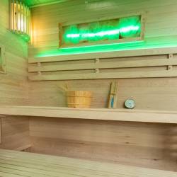 SAUNA FIŃSKA WYSOKOTEMPERATUROWA Z PIECEM LARK5/HARVIA 6KW 4-5 OSOBOWA 180x160 CM LARK5