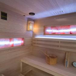 SAUNA FIŃSKA WYSOKOTEMPERATUROWA Z PIECEM LARK5/HARVIA 6KW 4-5 OSOBOWA 180x160 CM LARK5