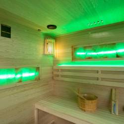 SAUNA FIŃSKA WYSOKOTEMPERATUROWA Z PIECEM LARK5/HARVIA 6KW 4-5 OSOBOWA 180x160 CM LARK5
