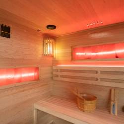 SAUNA FIŃSKA WYSOKOTEMPERATUROWA Z PIECEM LARK5/HARVIA 6KW 4-5 OSOBOWA 180x160 CM LARK5