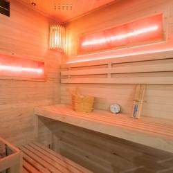 SAUNA FIŃSKA WYSOKOTEMPERATUROWA Z PIECEM LARK4/HARVIA 6KW 4-5 OSOBOWA 150x150 CM LARK4