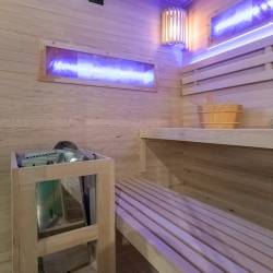 SAUNA FIŃSKA WYSOKOTEMPERATUROWA Z PIECEM LARK4/HARVIA 6KW 4-5 OSOBOWA 150x150 CM LARK4