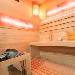 SAUNA FIŃSKA WYSOKOTEMPERATUROWA Z PIECEM LARK3/HARVIA 4,5KW 3-4 OSOBOWA 140x150 CM LARK3