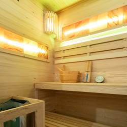 SAUNA FIŃSKA WYSOKOTEMPERATUROWA Z PIECEM LARK1/HARVIA 3,5KW 1-2 OSOBOWA 120x120 CM LARK1