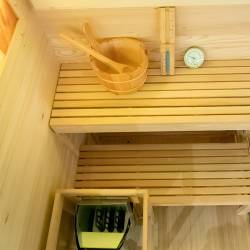 SAUNA FIŃSKA WYSOKOTEMPERATUROWA Z PIECEM LARK1-WD /HARVIA 3,5KW 1-2 OSOBOWA 120x120 CM