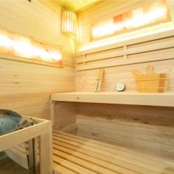 SAUNA FIŃSKA WYSOKOTEMPERATUROWA Z PIECEM LARK3-WD/HARVIA 4,5KW 3-4 OSOBOWA 140x150 CM