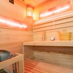 SAUNA FIŃSKA WYSOKOTEMPERATUROWA Z PIECEM LARK3-WD/HARVIA 4,5KW 3-4 OSOBOWA 140x150 CM