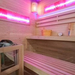 SAUNA FIŃSKA WYSOKOTEMPERATUROWA Z PIECEM LARK4/HARVIA 6KW 4-5 OSOBOWA 150x150 CM LARK4