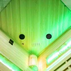 SAUNA FIŃSKA WYSOKOTEMPERATUROWA Z PIECEM LARK4/HARVIA 6KW 4-5 OSOBOWA 150x150 CM LARK4