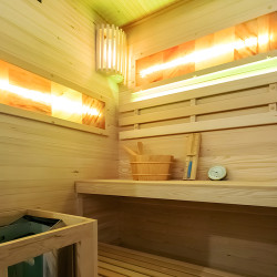 SAUNA FIŃSKA WYSOKOTEMPERATUROWA Z PIECEM LARK1-WD /HARVIA 3,5KW 1-2 OSOBOWA 120x120 CM