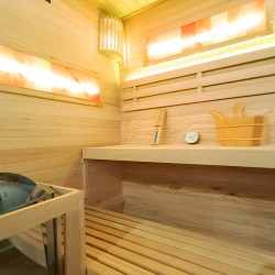 SAUNA FIŃSKA WYSOKOTEMPERATUROWA Z PIECEM LARK3-WD/HARVIA 4,5KW 3-4 OSOBOWA 140x150 CM