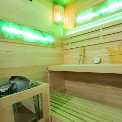 SAUNA FIŃSKA WYSOKOTEMPERATUROWA Z PIECEM LARK3-WD/HARVIA 4,5KW 3-4 OSOBOWA 140x150 CM