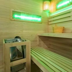 SAUNA FIŃSKA WYSOKOTEMPERATUROWA Z PIECEM LARK4-WD/HARVIA 6KW 4-5 OSOBOWA 150x150 CM